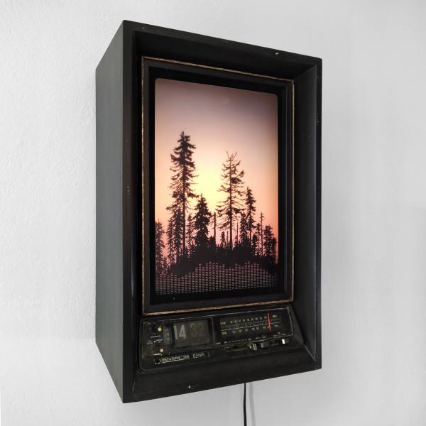"Universum Clock – Die Stimmen der Verstorbenen" – "Universum Clock – The voices of the decedents"